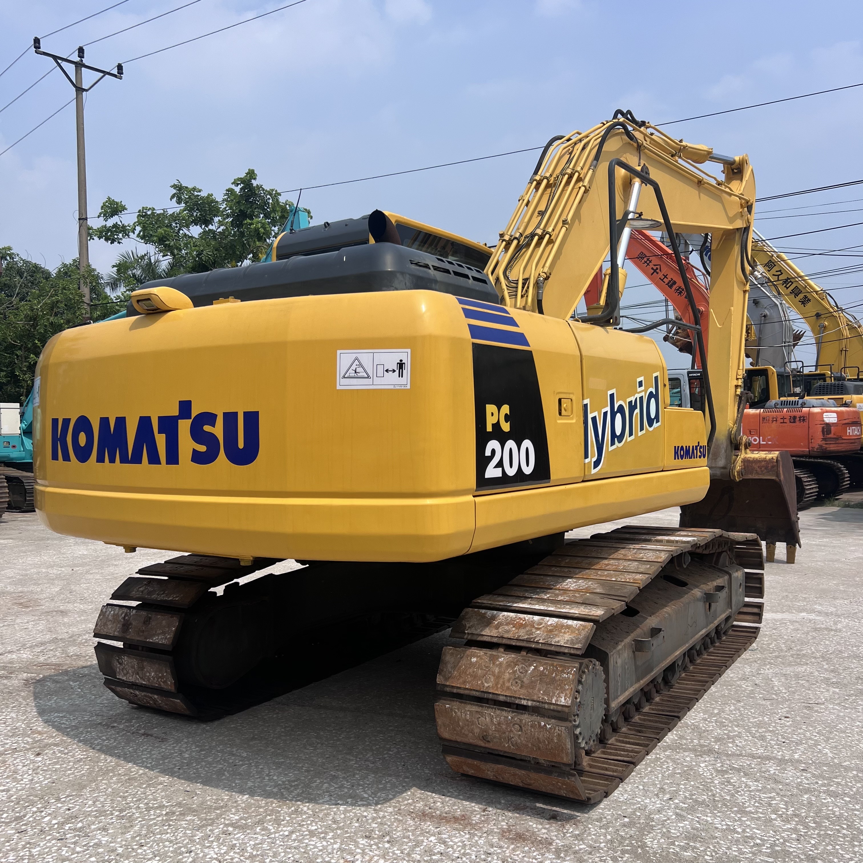 Máy đào bánh xích Komatsu PC200-8EO