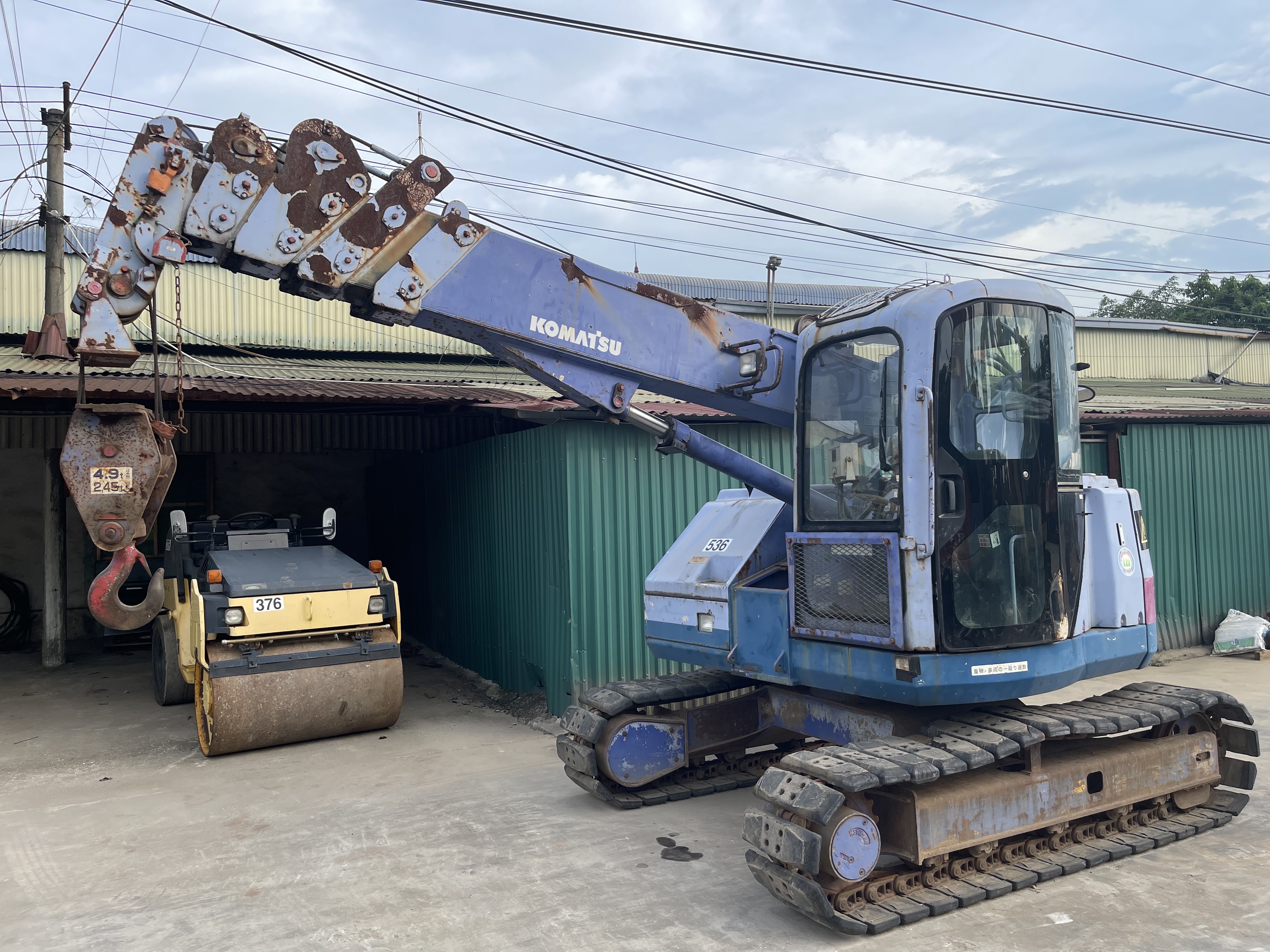Cẩu xích 4,9 tấn LC755