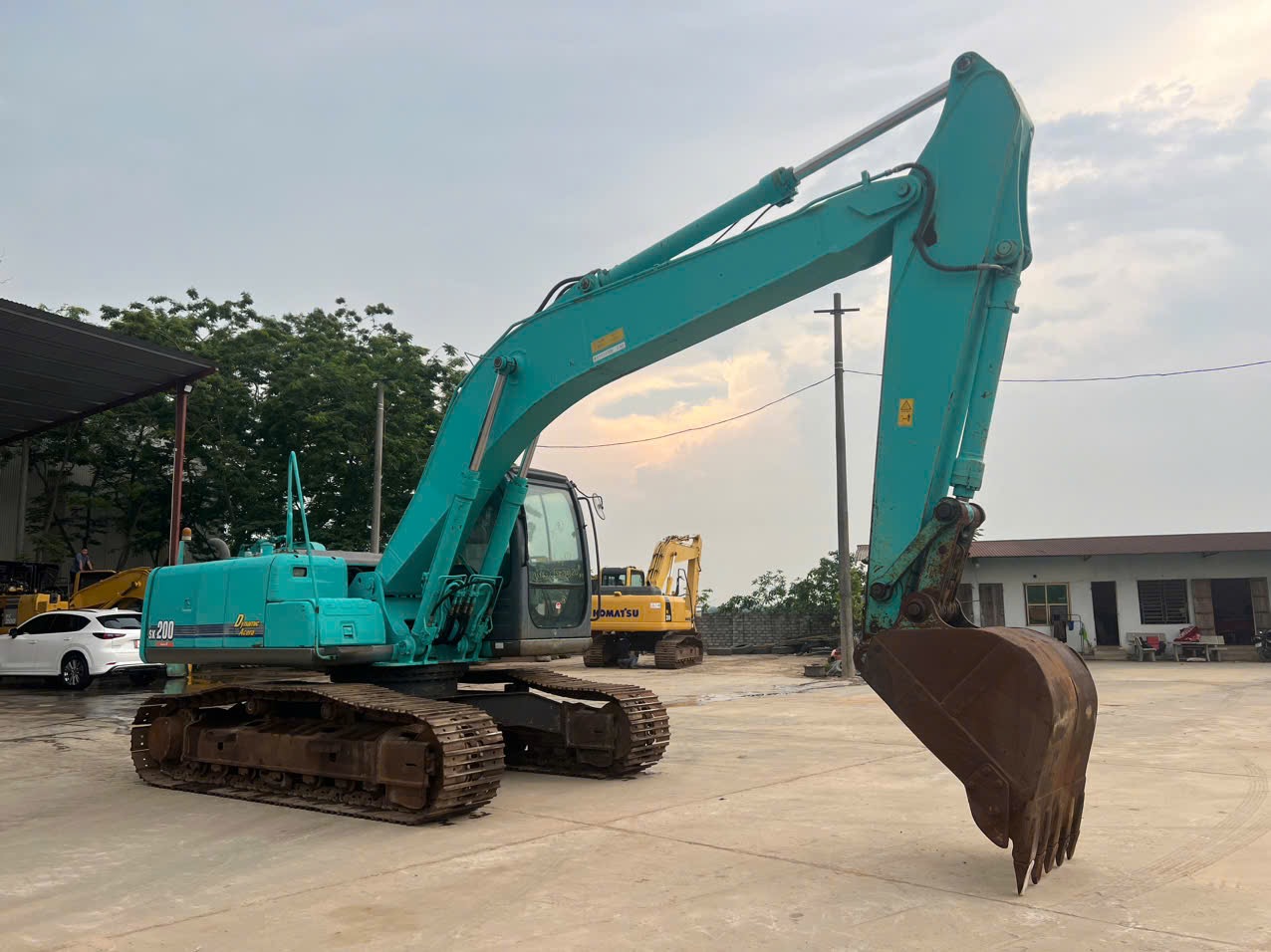 Máy xúc bánh xích SK200-6E