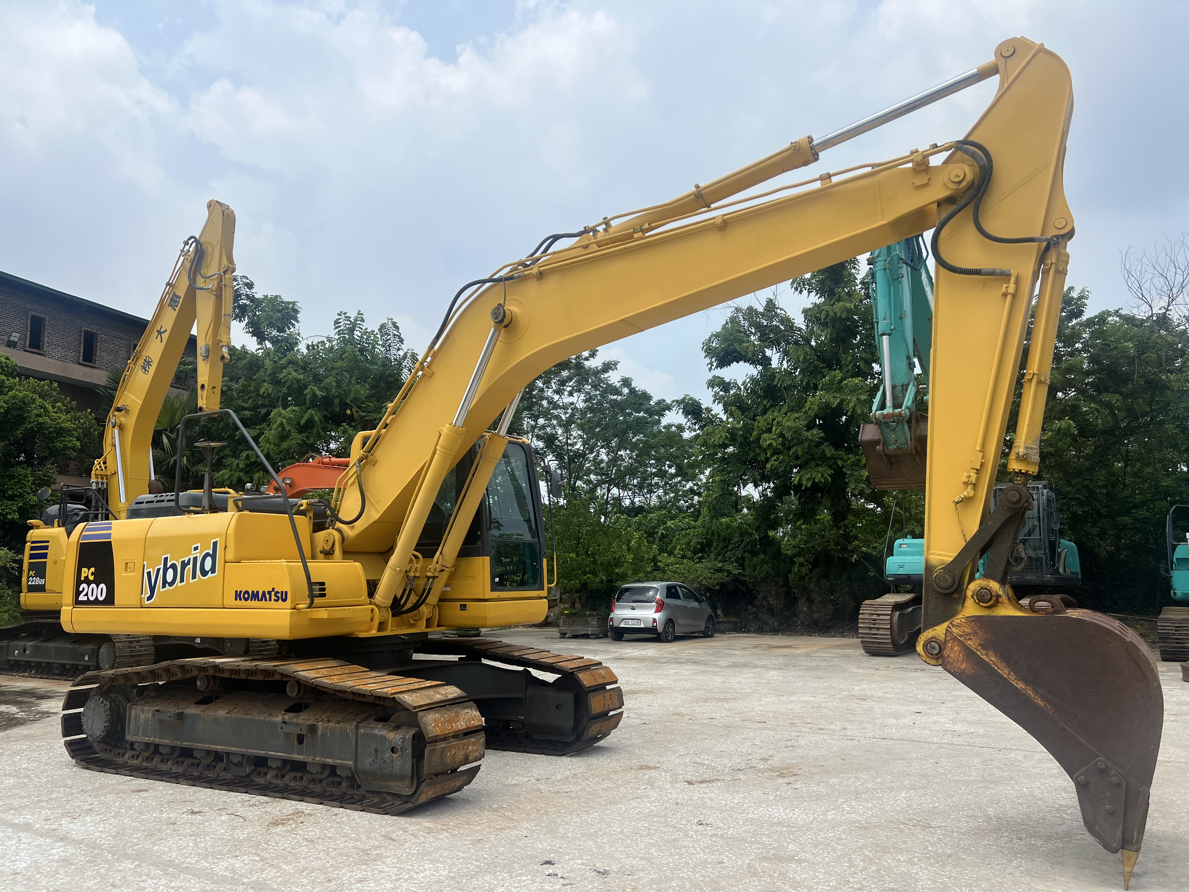 pc200-8 hybird