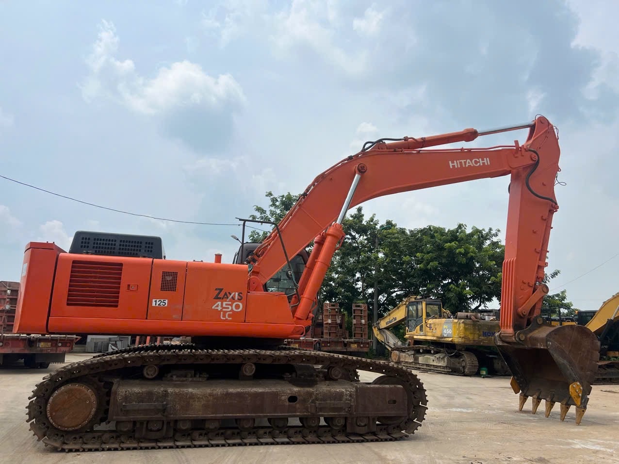 Máy xúc bánh xích Hitachi ZX450-1