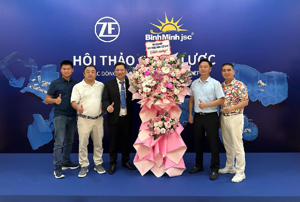 BAN CHẤP HÀNH HỘI LIÊN HIỆP MÁY CÔNG TRÌNH VIỆT NAM DỰ VÀ CHÚC MỪNG HỘI THẢO CHIẾN LƯỢC CÙNG ZF – ĐỊNH HÌNH TƯƠNG LAI PHỤ TÙNG MÁY CÔNG TRÌNH TẠI VIỆT NAM