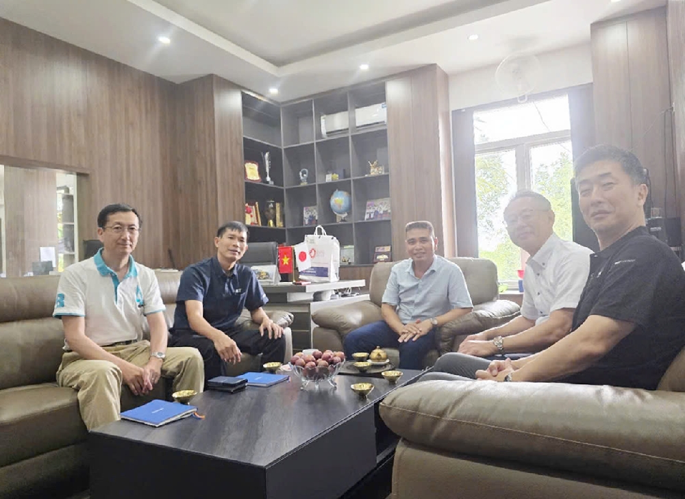 KOBELCO – Thương hiệu máy xúc hàng đầu Nhật Bản đến thăm và làm việc tại Bãi máy Vui Vĩnh Phúc